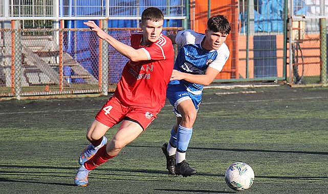 Atakum Belediyespor U18'de 3-1'lik zaferle parlıyor!