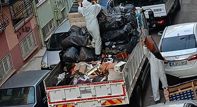 Bursa'da bir evden kamyon dolusu çöp çıktı
