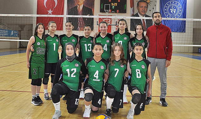 Çarşamba'da yıldız kızalar voleybol maçları başladı