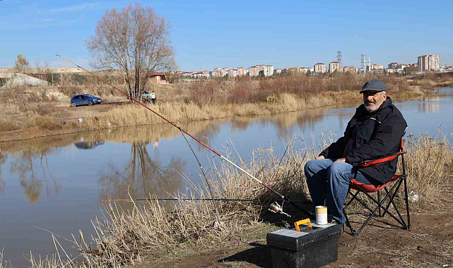 Debi düştü, balıkçılar soluğu Kızılırmak'ta aldı