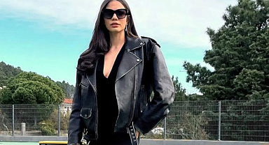 Demet Özdemir, dekolteli elbisesiyle olay yarattı