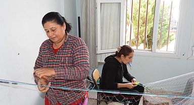 Depremzede kadınlar, aile ekonomisine can veriyor