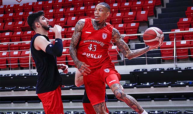 Dev adamlar keyifsiz