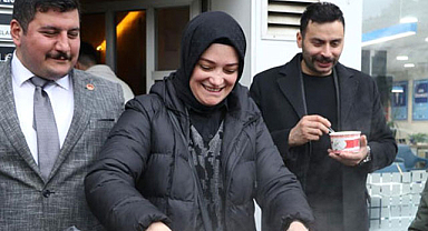 "Dünyanın En Kötü 100 Yemeği" listesine tepki gösterdiler, karalahana çorbası dağıttılar