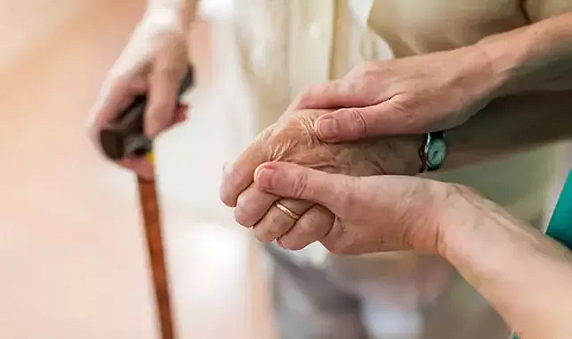 Evde bakım yardımı: 2,8 milyar tl hesaplara yatırıldı