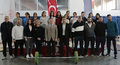 Halterde madalyalar sahiplerini buldu