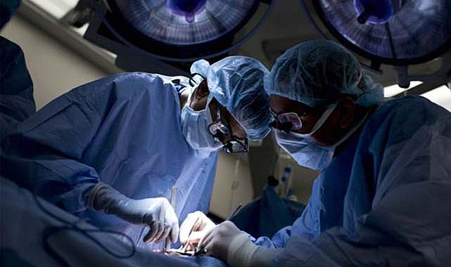 İranlı hastanın midesinden 450 parça metal çıktı!