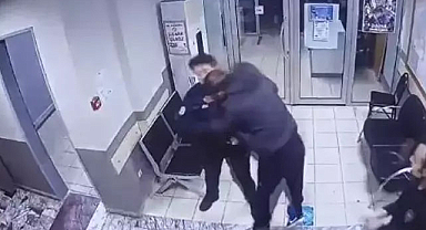 Karakolda polise saldırı