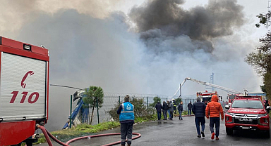 Lojistik fabrikasında feci yangın!