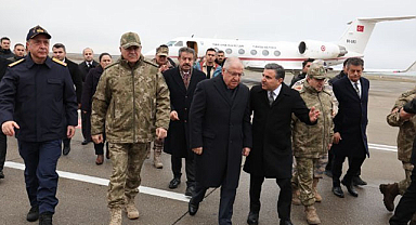 Milli Savunma Bakanı Yaşar Güler, sınır hattında