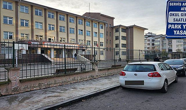 Öğretmenlere okul önü park cezası