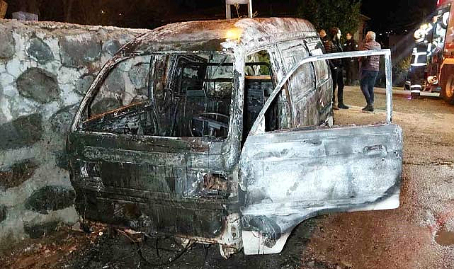 Samsun Canik'te park halindeki panelvan alev alev yandı