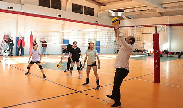 Samsun'da Dereci'den Fabrika Voleybol'a ziyaret