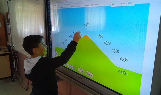 Samsun’da kırsaldaki öğrencilere akıllı tahta