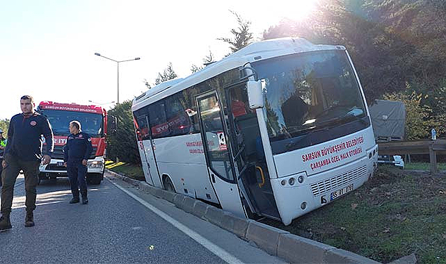 Samsun'da korkutan kaza! Lastiği patlayan otobüs refüje çıktı