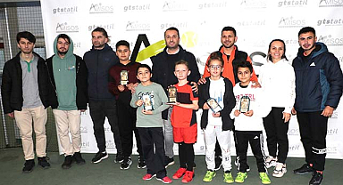 Samsun'da kortun şampiyonları ödüllerini aldı