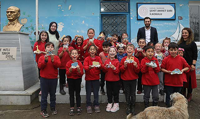 Samsun'da köy okulu öğrencilerinin ahşap oyuncak sevinci