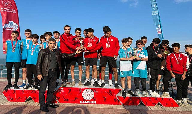 Samsun'da Okul Sporları Kros Birinciliği ödülleri verildi