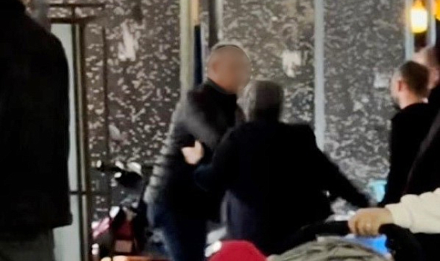 Samsun'da şaşırtan olay! Kendisine hediye alan adama tekme-yumruk saldırdı