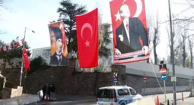 Suudi Arabistan Büyükelçiliği'nin bulunduğu sokak bayraklarla donatıldı