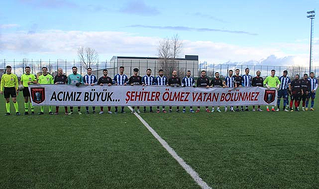 Tekkeköy'de maç öncesi şehitler unutulmadı