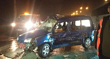 Yolcu otobüsü kaza yaptı! Araç hurdaya döndü