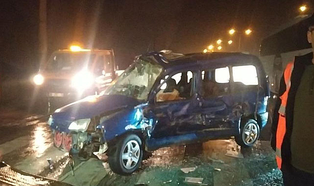 Yolcu otobüsü kaza yaptı! Araç hurdaya döndü