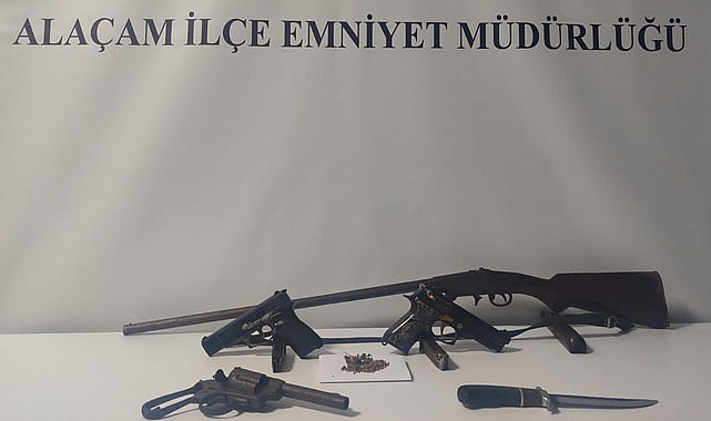 Alaçam'da operasyonda silah ve uyuşturucu ele geçirildi