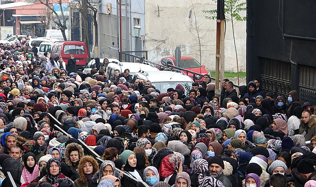 Bursa’da ucuz tencere, tabak çılgınlığı