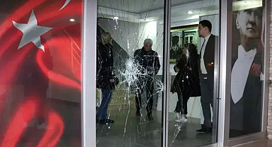 CHP'nin Antalya'daki il binasına taşlı saldırı
