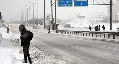 Eğitime kar engeli! 44 köy yolu kapandı