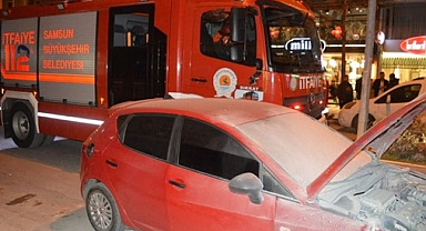Hareket alindeki otomobildeki çıkan yangın korkuttu