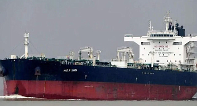 Husiler bir petrol gemisini daha vurdu