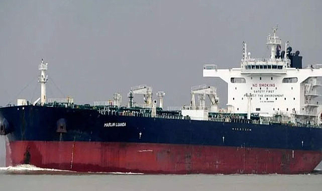 Husiler bir petrol gemisini daha vurdu