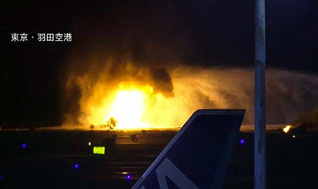 Japonya'da havaalanı felaketi: Uçak çarpışması ve yangın!