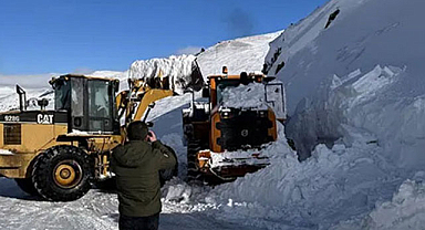 Kara yoluna çığ düştü! Ekipler seferber oldu