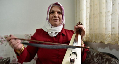 Karadeniz'in tek kadın kemençecisi! 20 yıldır kemençe çalıyor