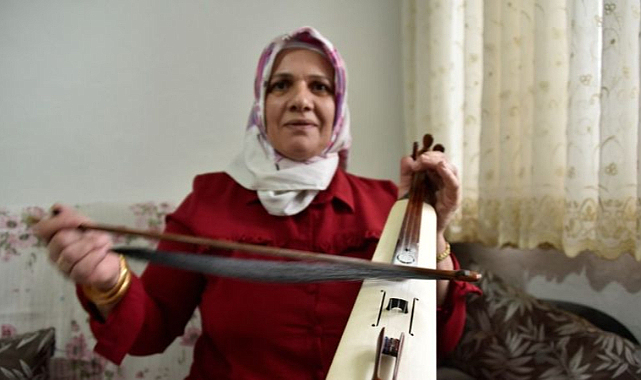 Karadeniz'in tek kadın kemençecisi! 20 yıldır kemençe çalıyor