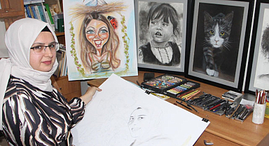 Muhasebecilikten resim yapmaya geçiş yapan yetenekli kadın