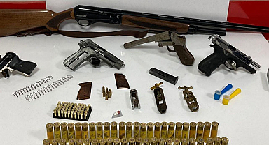 Salıpazarı'nda 5 silah ve uyuşturucu hap ele geçirildi