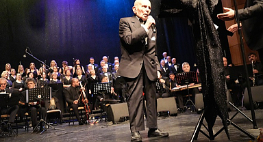 Samsun'da 100 yaşındaki korist büyüledi!