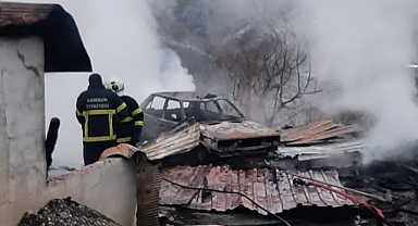 Samsun'da ahşap ev ve otomobil yandı