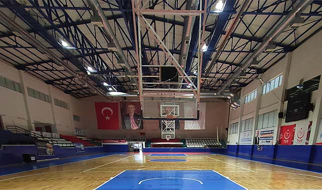 Samsun'da Bahattin Ekinci Spor Salonu zemini tadilat edildi