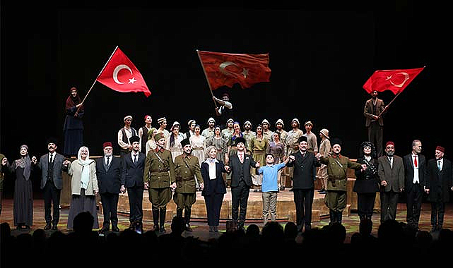 Samsun'da 'Cumhuriyete Doğru' oyunu büyük ilgi gördü