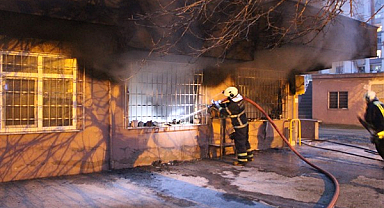 Samsun'da ev yandı 4 kişi dumandan zahirlendi