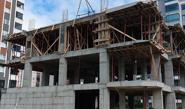 Samsun'da kalıp ustası inşaattan düştü