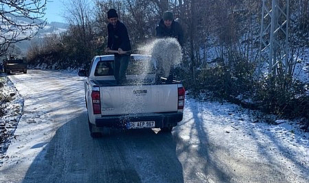 Samsun'da karla mücadele sürüyor