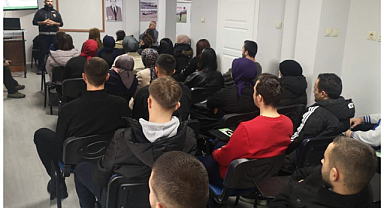 Samsun'da Narkorehber polisleri öğrencileri uyuşturucuya karşı bilgilendirdi