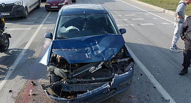 Samsun'da otomobil kamyona çarptı! Yaralılar var