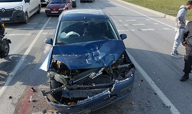 Samsun'da otomobil kamyona çarptı! Yaralılar var